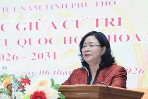 Đồng chí Bùi Thị Minh Hoài, Ủy viên Bộ Chính trị, Bí thư Trung ương Đảng, Bí thư Đảng ủy MTTQ, các đoàn thể Trung ương, Chủ tịch Ủy ban Trung ương Mặt trận Tổ quốc (MTTQ) Việt Nam phát biểu tại hội nghị.