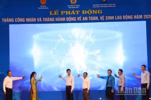 Thực hiện nghi thức phát động Tháng Công nhân và Tháng hành động về an toàn, vệ sinh lao động năm 2026.