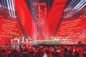 “Tổ quốc trong tim” - Chương trình nghệ thuật chính luận do Báo Nhân Dân tổ chức. (Ảnh: THẾ ĐẠI)
