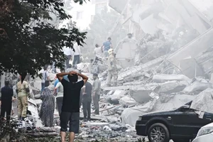 Một tòa nhà tại Thủ đô Tehran của Iran bị phá hủy sau cuộc không kích của Mỹ và Israel.