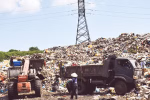 Bãi rác Cẩm Hà đã hết sức chứa. (Ảnh chụp ngày 23/3)