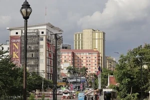 Phía Campuchia được chụp từ trạm kiểm soát biên giới Ban Pakkad ở quận Khlong Yai, tỉnh Chanthaburi, Thái Lan, ngày 16/6/2025. (Ảnh tư liệu: THX/TTXVN) 