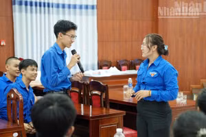 Đoàn viên, thanh niên chia sẻ tại chương trình tập huấn.