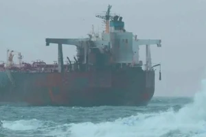 Tàu chở dầu bị tấn công tại Biển Đen. (Nguồn: X)