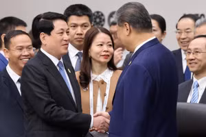 Chủ tịch nước Lương Cường gặp Tổng Bí thư, Chủ tịch nước Trung Quốc Tập Cận Bình trong khuôn khổ Hội nghị APEC 2025 tại Hàn Quốc. (Ảnh: TTXVN)
