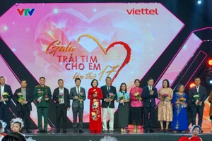 Sau 17 năm, chương trình "Trái tim cho em" đã hỗ trợ phẫu thuật cho gần 7.600 trẻ em, khám sàng lọc khoảng 190.000 trẻ và huy động hơn 250 tỷ đồng từ cộng đồng. (Ảnh ĐỨC THỌ)