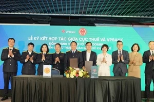 Lễ ký kết tổ chức đồng thời tại Hà Nội và Thành phố Hồ Chí Minh, kết nối tới điểm cầu VPBank tại 32 tỉnh, thành phố.