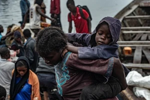 Người tị nạn gần thành phố Goma, tỉnh Bắc Kivu, CHDC Congo. (Ảnh: THX/TTXVN) 