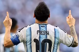 Messi ghi bàn mở tỷ số trong trận Argentina thắng Cape Verde 3-2, lọt vào vòng 16 đội. (Ảnh: FIFA) 