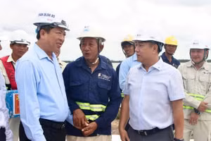Bộ trưởng Xây dựng Trần Hồng Minh kiểm tra, trực tiếp thị sát dự án mở rộng đường cao tốc Thành phố Hồ Chí Minh-Trung Lương-Mỹ Thuận.