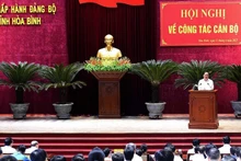 Bí thư Tỉnh ủy Hòa Bình Nguyễn Phi Long phát biểu tại hội nghị.