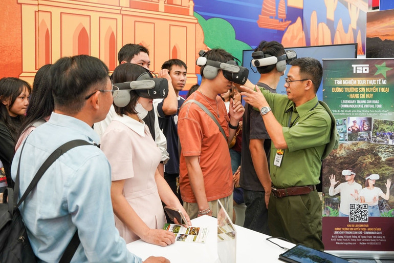 ភ្ញៀវទេសចរណ៍ទទួលបានបទពិសោធន៍ទេសចរណ៍ 55046cf7f31f216cbdcfc953113e543f.jpg