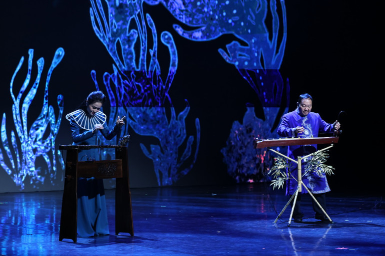 Concierto de la obra «Sobre el puente, el viento sopla». (Fuente: Teatro Ho Guom) qua-cau-gio-bay.jpg