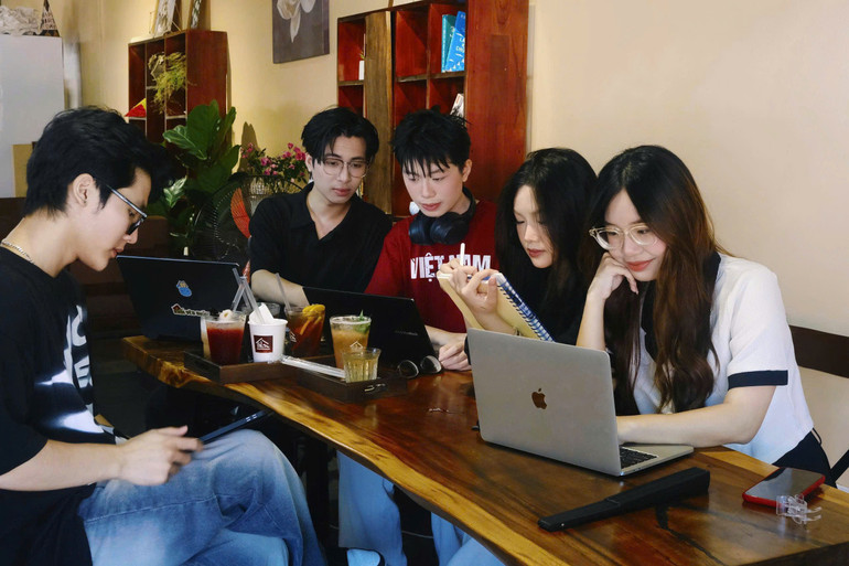 Ban tổ chức dự án "Neo Chèo" là những bạn trẻ Gen Z. z7074089391091-338ec2b03d4b0fcfc049082dfc9de60c.jpg