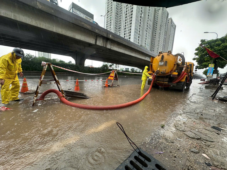 Xí nghiệp Thi công cơ giới trực tại Nguyễn Xiển. z7090358590697-030956dde915dfc7133a5b9f847fd1ef.jpg