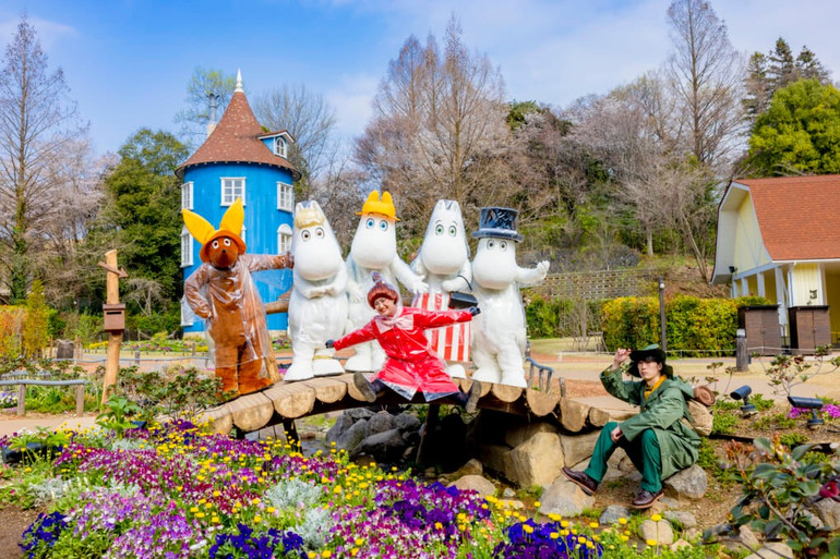 Los divertidos colores de los festivales japoneses de Halloween prometen una experiencia emocionante para toda la familia. (Fuente: BOOKING.COM) anh-minh-hoa-8.jpg