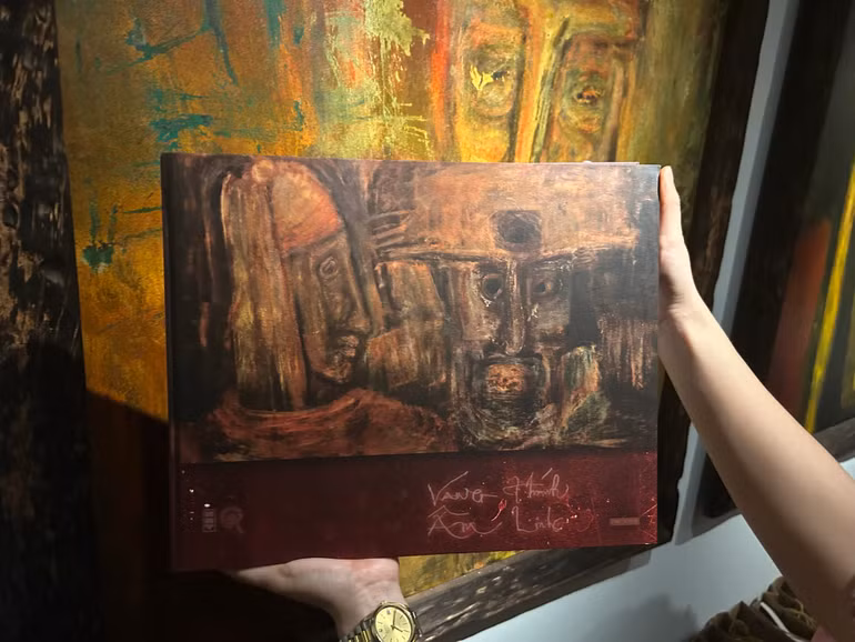 Cuốn sách "Vang âm thánh linh" của tác giả Trịnh Thắng.