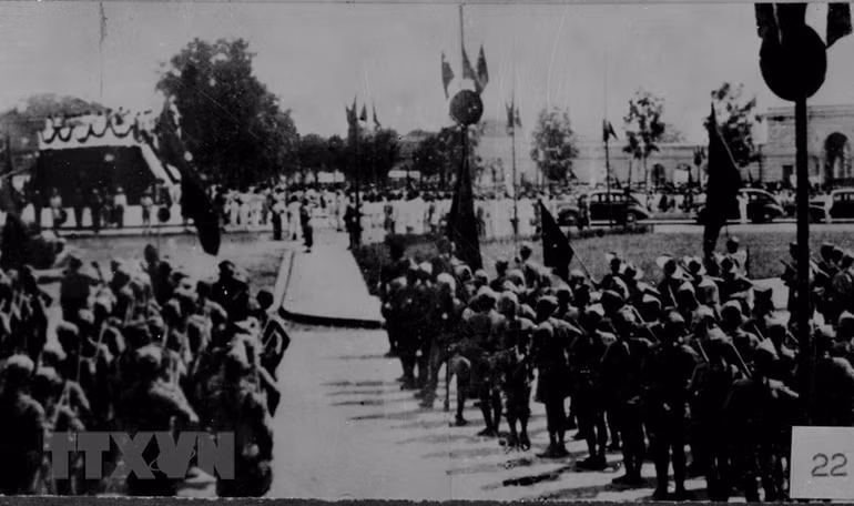 Vườn hoa Ba Đình trong ngày 2-9-1945 (Nguồn: TTXVN)