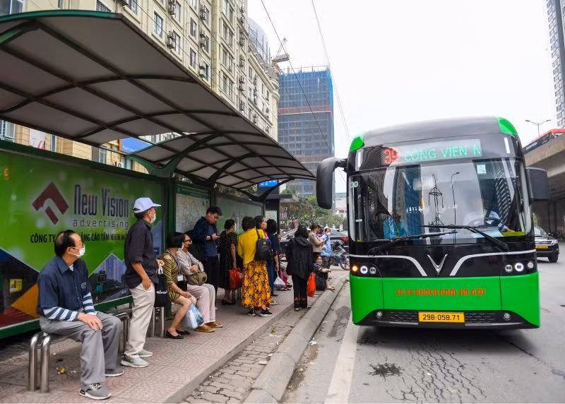Năm 2025, Tổng công ty Vận tải Hà Nội đã đưa vào vận hành 63 xe buýt điện trên 4 tuyến buýt.