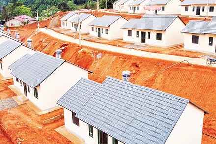 Khu tái định cư tại thôn Mà Mù Sử 1 được xây dựng khang trang, hiện đại.