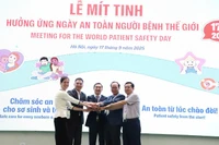 Đại diện Bộ Y tế, Tổ chức Y tế Thế giới tại Việt Nam hưởng ứng Ngày An toàn người bệnh thế giới (17/9).