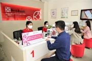 SeABank giao dịch khách hàng.
