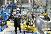 Sản xuất và lắp ráp xe máy tại Công ty TNHH Piaggio Việt Nam (Khu công nghiệp Bình Xuyên, tỉnh Vĩnh Phúc). Ảnh: LÂM THANH