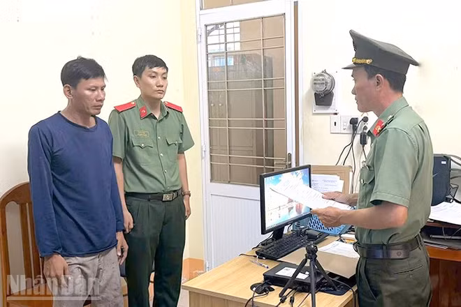 Trần Phước Lợi tại cơ quan Công an.