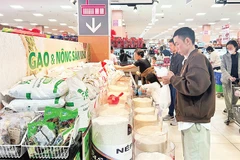 Bên cạnh đẩy mạnh xuất khẩu, ngành gạo Việt Nam cần tăng cường đầu tư vào thị trường trong nước.