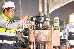 Khảo sát địa chất tại công trường nhà ga Lê Thị Riêng (phường Hòa Hưng), được xem là một trong những hạng mục kỹ thuật quan trọng, làm cơ sở cho việc thiết kế và thi công nhà ga ngầm của tuyến Metro số 2.