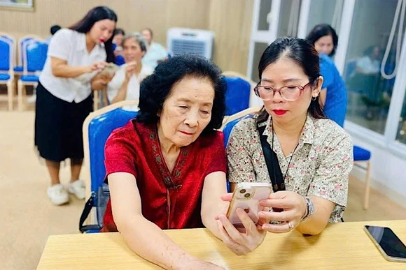 Phường Cửa Nam (Hà Nội) tổ chức tập huấn kỹ năng số cho các Tổ dân phố trên địa bàn phường. (Ảnh: Đăng Anh)