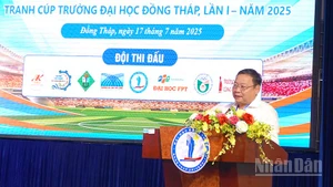 Phó Giáo sư, Tiến sĩ Hồ Văn Thống, Hiệu trưởng Trường đại học Đồng Tháp, Trưởng Ban Tổ chức giải phát biểu.