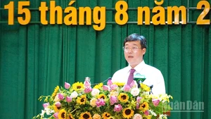Ủy viên Trung ương Đảng, Bí thư Tỉnh ủy Đồng Tháp Lê Quốc Phong phát biểu chỉ đạo Đại hội Đảng bộ phường Cao Lãnh.