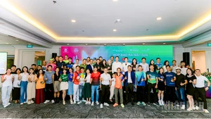 Đại biểu, khách mời, các vận động viên tại buổi công bố giải “VPBank Đất Sen Hồng Music Marathon 2025”.