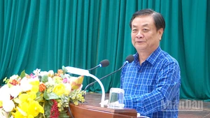 Đồng chí Lê Minh Hoan, Phó Chủ tịch Quốc hội phát biểu tại hội nghị.
