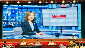 Sản xuất bản tin bằng công nghệ.