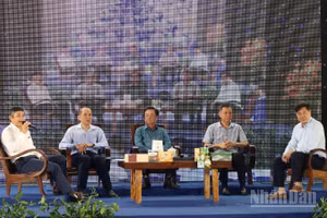 Các đại biểu trao đổi về những thách thức trong xây dựng người nông dân chuyên nghiệp.