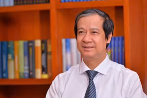 Bộ trưởng Giáo dục và Đào tạo, Phó Trưởng Ban Chính sách, Chiến lược Trung ương Nguyễn Kim Sơn.