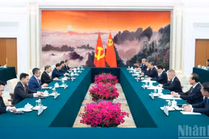 Đồng chí Lê Minh Trí hội kiến đồng chí Vương Hộ Ninh.