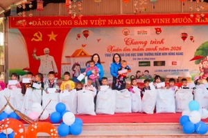 Những phần quà đậm nghĩa tình vùng cao.