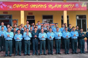 Đoàn công tác Sư đoàn Phòng không 375 (Quân chủng Phòng không-Không quân) và các cơ quan sư đoàn thăm chúc Tết, kiểm tra sẵn sàng chiến đấu tại trạm ra-đa 54 và trạm ra-đa 56, Trung đoàn ra-đa 290.