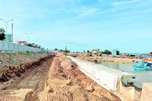 Nhiều hệ thống đê kè được các địa phương gấp rút thi công, bảo đảm phòng, chống lụt bão. (Ảnh minh họa)