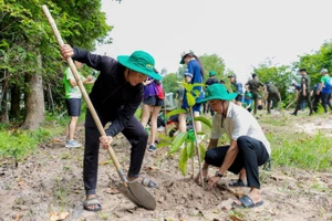 TreeBank trao tặng 10.000 cây giống cho chương trình "Trồng rừng giữ nước mùa mưa" tại Tây Ninh năm 2025.