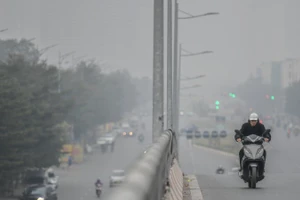 Trong khoảng 10 ngày tới, khu vực miền bắc, đặc biệt là Hà Nội và vùng phụ cận, có thể xuất hiện nghịch nhiệt, lặng gió và sương mù, khiến bụi mịn PM2.5 tích tụ.