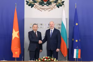 Tổng Bí thư Tô Lâm hội kiến Thủ tướng Bulgaria Rosen Zhelyazkov. (Ảnh: TTXVN)