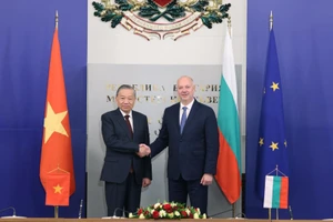 Tổng Bí thư Tô Lâm hội kiến Thủ tướng Bulgaria Rosen Zhelyazkov. (Ảnh: TTXVN)