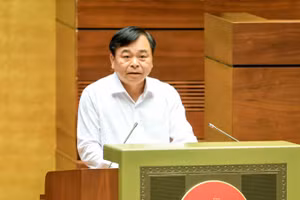 Thứ trưởng Nông nghiệp và Môi trường Nguyễn Hoàng Hiệp cho biết đến nay bộ này đã cơ bản hoàn thành việc rà soát, hoàn thiện hệ thống văn bản quy phạm pháp luật phục vụ mô hình mới. (Ảnh: KHƯƠNG TRUNG)