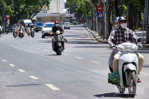 Nhiệt độ tại nhiều địa phương vượt ngưỡng lịch sử trong đợt nắng nóng cuối tháng 5. (Ảnh: NGỌC DUY)