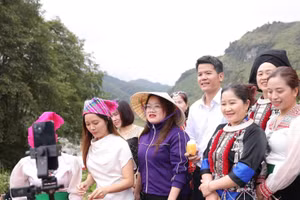 Những “làng Taobao” phiên bản Việt nếu muốn loang xa và bền bỉ, cần nhiều hơn những cú bấm điện thoại đầy cảm hứng.