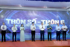 Lãnh đạo tỉnh và xã Yên Bình ra mắt "thôn số". (Ảnh: THANH SƠN)